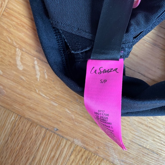 La Senza Criss Cross Front Sports Bra - Picture 3 of 3